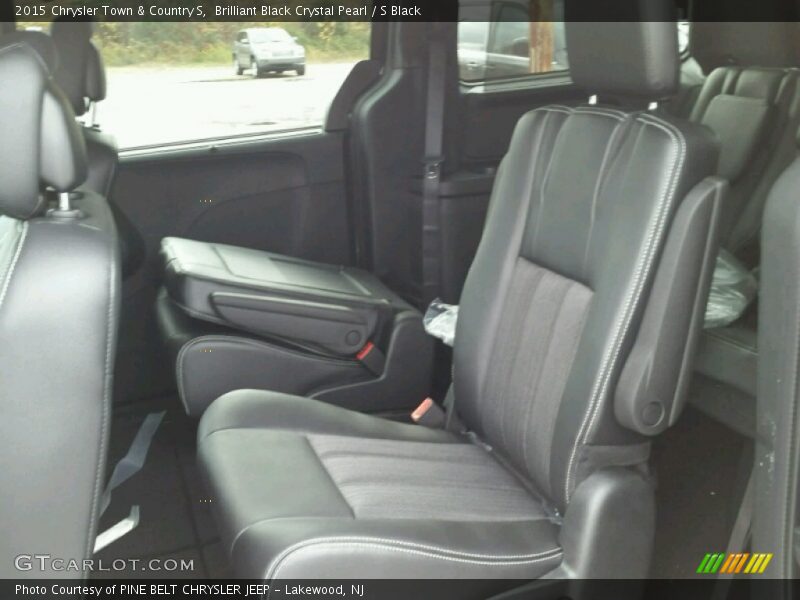 Brilliant Black Crystal Pearl / S Black 2015 Chrysler Town & Country S