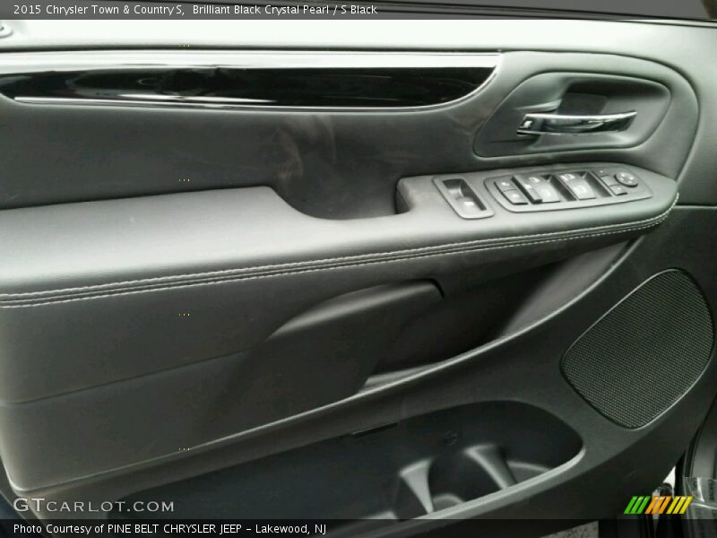 Brilliant Black Crystal Pearl / S Black 2015 Chrysler Town & Country S