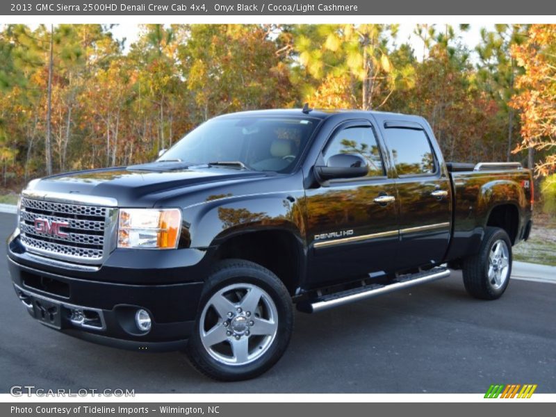 Front 3/4 View of 2013 Sierra 2500HD Denali Crew Cab 4x4