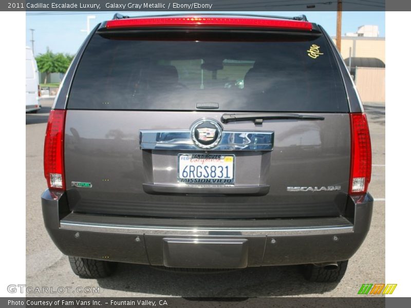 Galaxy Gray Metallic / Ebony/Ebony 2011 Cadillac Escalade Luxury