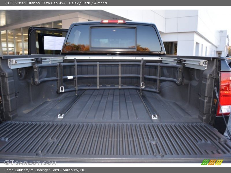  2012 Titan SV Crew Cab 4x4 Trunk