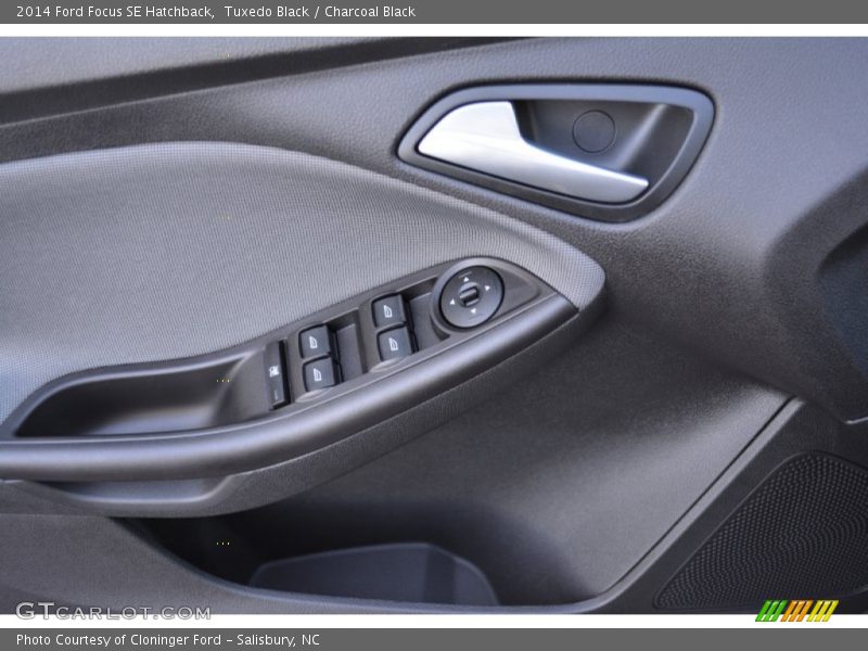 Tuxedo Black / Charcoal Black 2014 Ford Focus SE Hatchback