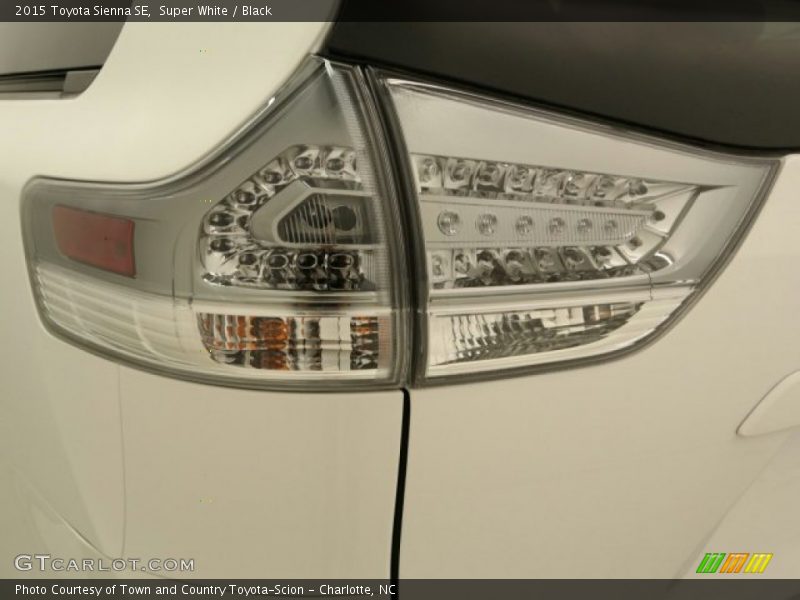 Super White / Black 2015 Toyota Sienna SE