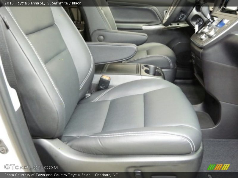 Super White / Black 2015 Toyota Sienna SE