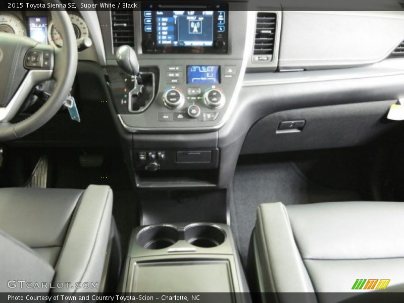 Super White / Black 2015 Toyota Sienna SE