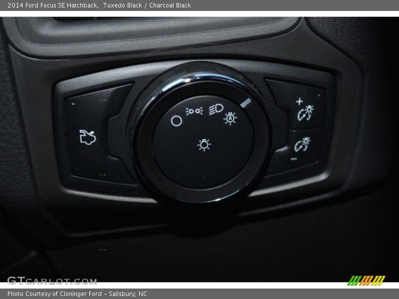 Tuxedo Black / Charcoal Black 2014 Ford Focus SE Hatchback