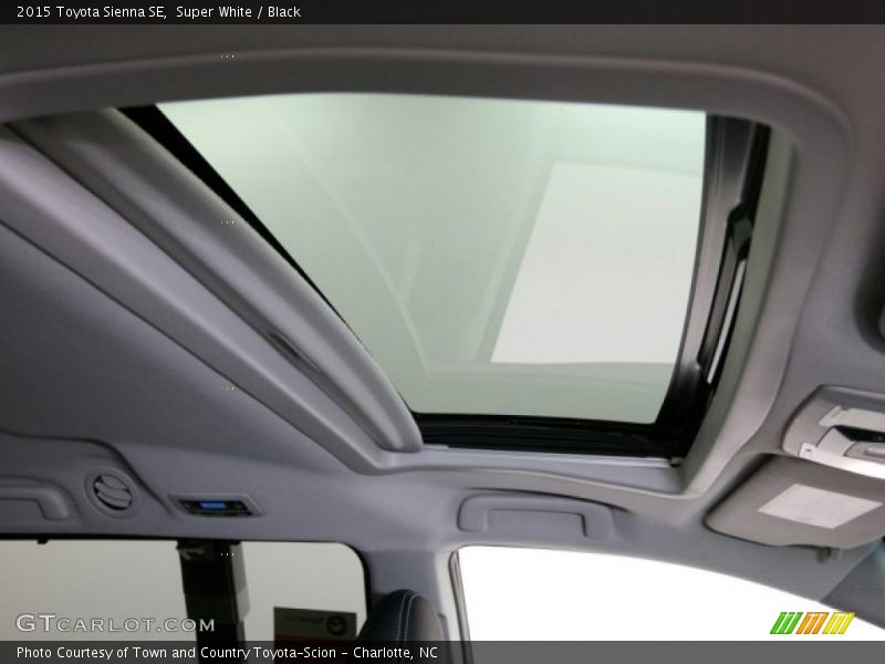 Super White / Black 2015 Toyota Sienna SE