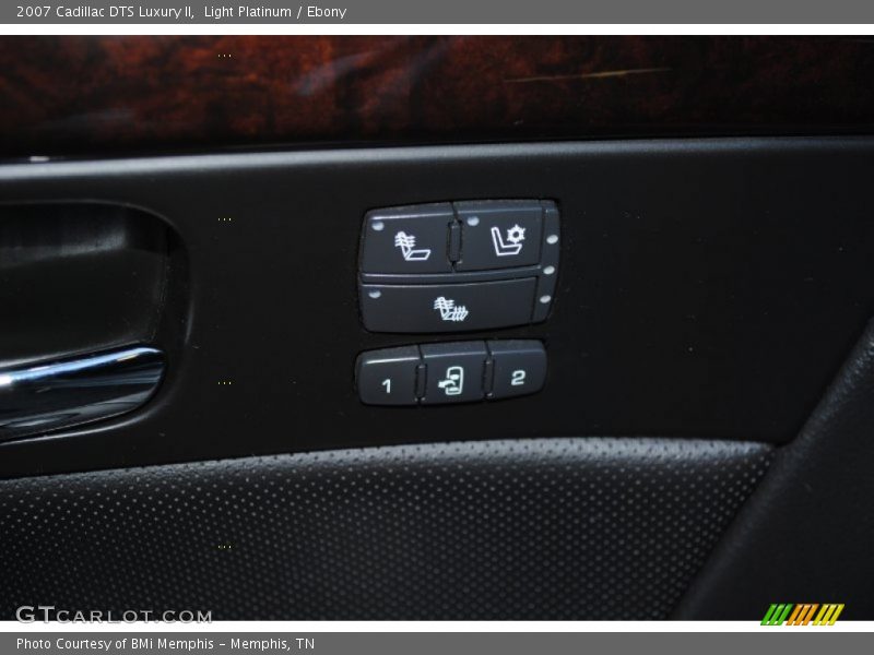 Light Platinum / Ebony 2007 Cadillac DTS Luxury II