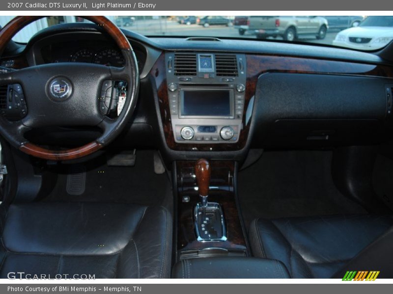 Light Platinum / Ebony 2007 Cadillac DTS Luxury II