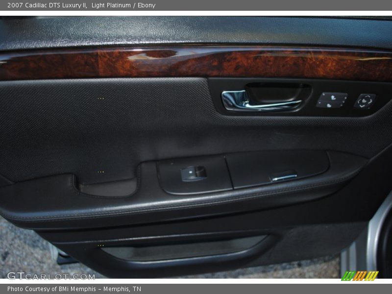 Light Platinum / Ebony 2007 Cadillac DTS Luxury II