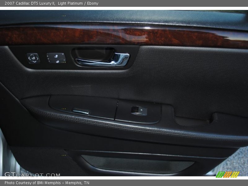 Light Platinum / Ebony 2007 Cadillac DTS Luxury II