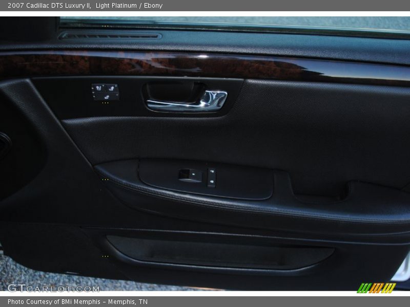 Light Platinum / Ebony 2007 Cadillac DTS Luxury II