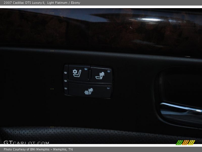 Light Platinum / Ebony 2007 Cadillac DTS Luxury II