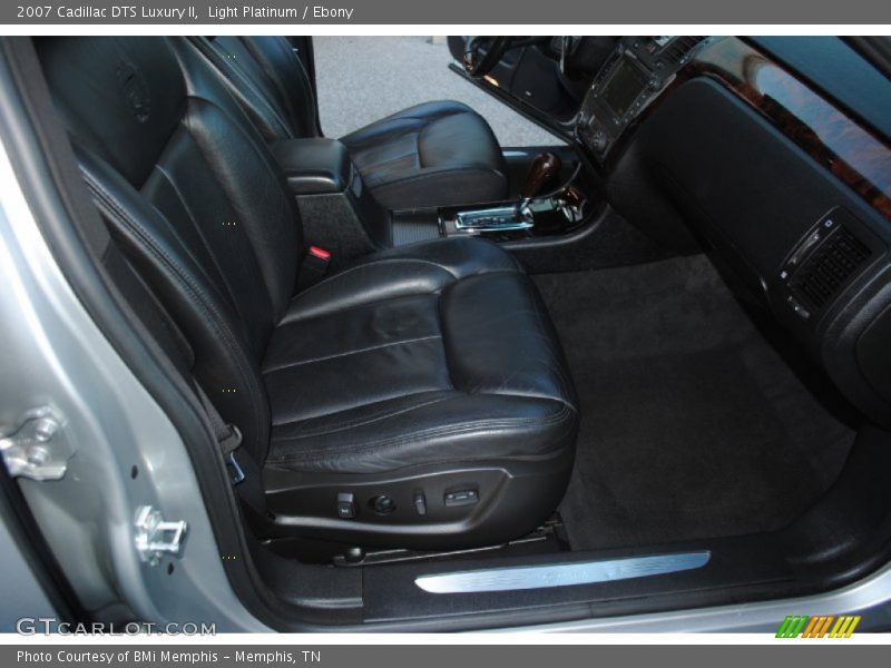 Light Platinum / Ebony 2007 Cadillac DTS Luxury II