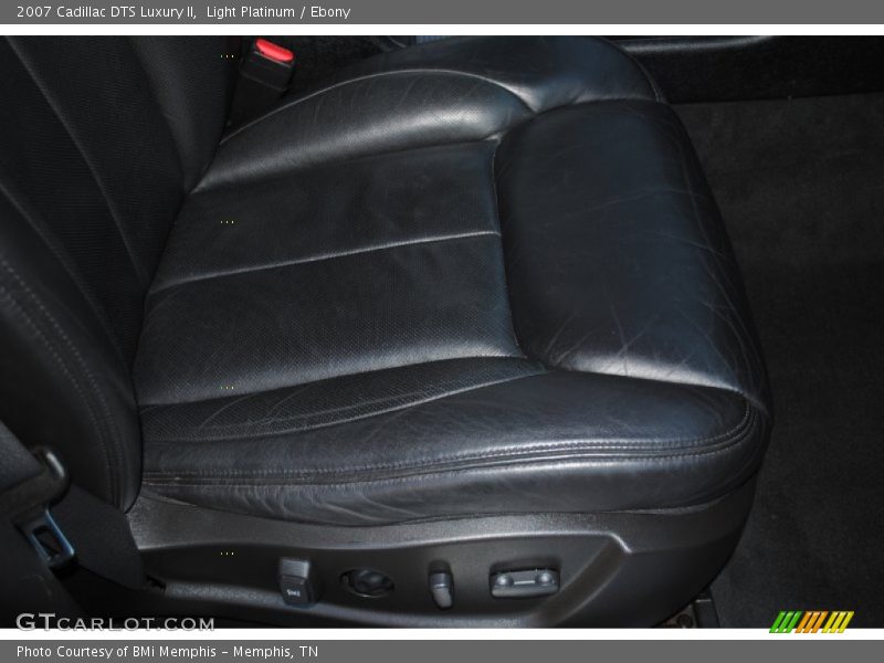 Light Platinum / Ebony 2007 Cadillac DTS Luxury II