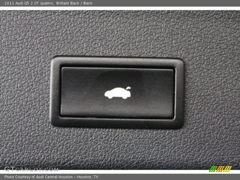 Brilliant Black / Black 2011 Audi Q5 2.0T quattro