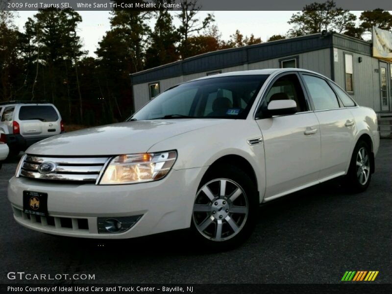 White Sand Tri-Coat Metallic / Camel 2009 Ford Taurus SEL