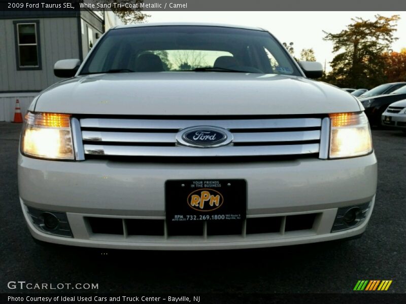 White Sand Tri-Coat Metallic / Camel 2009 Ford Taurus SEL