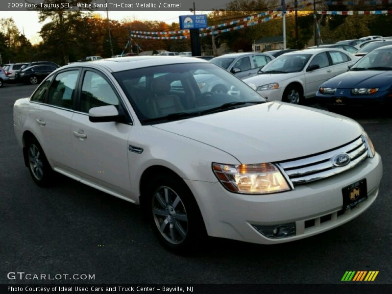 White Sand Tri-Coat Metallic / Camel 2009 Ford Taurus SEL
