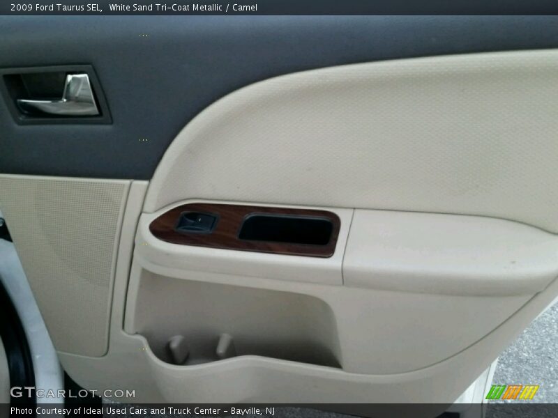 Door Panel of 2009 Taurus SEL