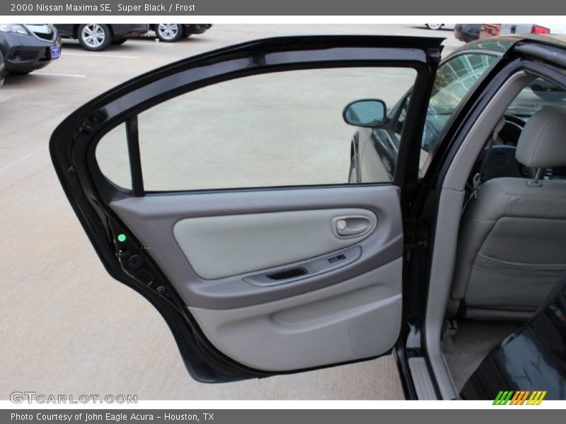 Super Black / Frost 2000 Nissan Maxima SE