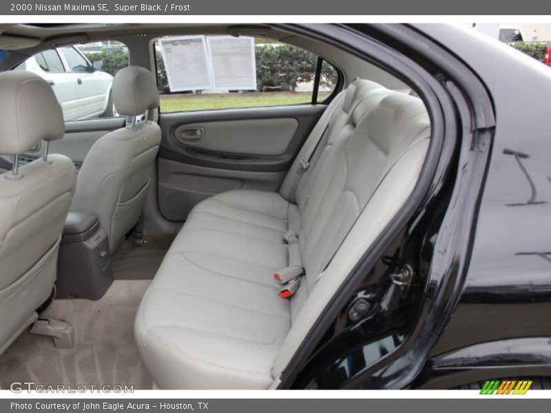 Super Black / Frost 2000 Nissan Maxima SE
