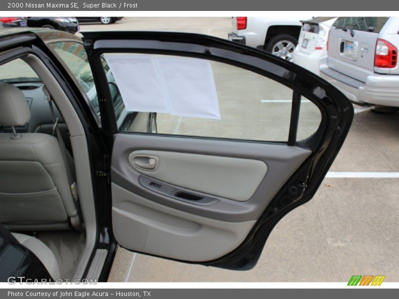 Super Black / Frost 2000 Nissan Maxima SE