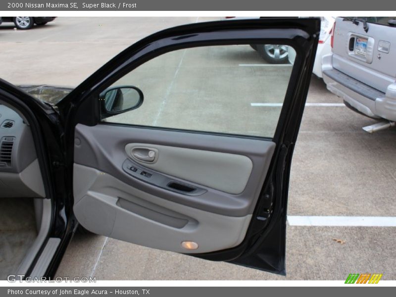 Super Black / Frost 2000 Nissan Maxima SE