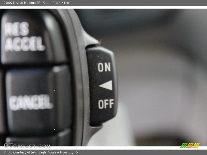 Super Black / Frost 2000 Nissan Maxima SE