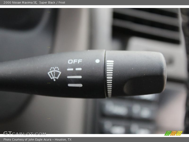 Super Black / Frost 2000 Nissan Maxima SE