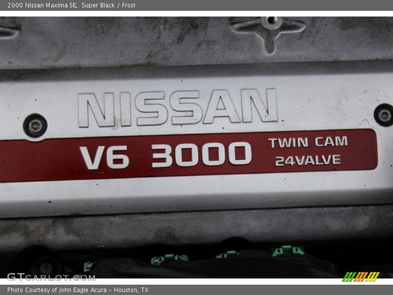Super Black / Frost 2000 Nissan Maxima SE