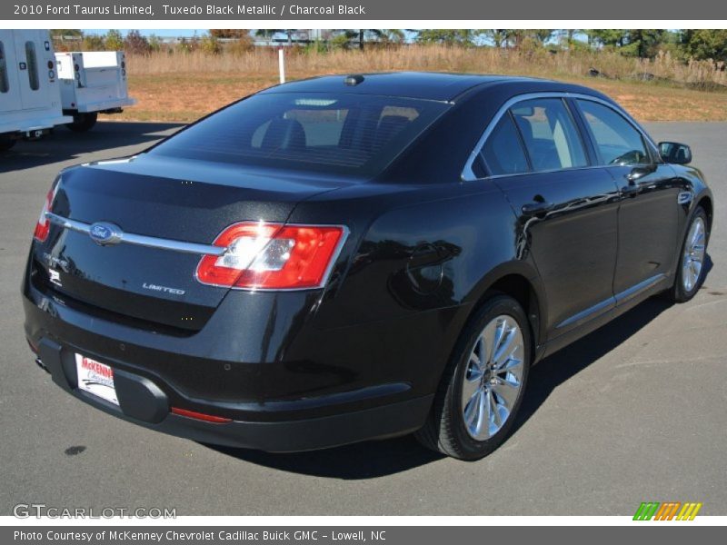 Tuxedo Black Metallic / Charcoal Black 2010 Ford Taurus Limited