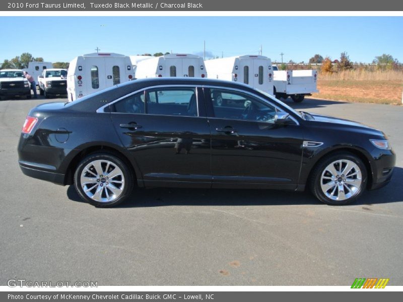 Tuxedo Black Metallic / Charcoal Black 2010 Ford Taurus Limited