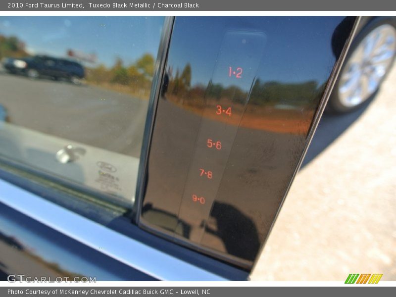 Tuxedo Black Metallic / Charcoal Black 2010 Ford Taurus Limited