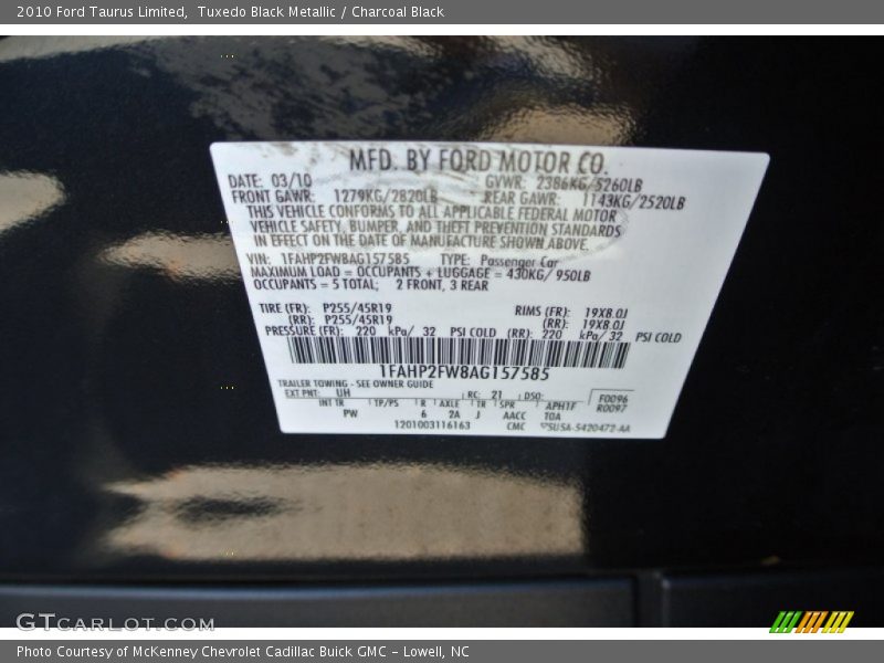 Tuxedo Black Metallic / Charcoal Black 2010 Ford Taurus Limited
