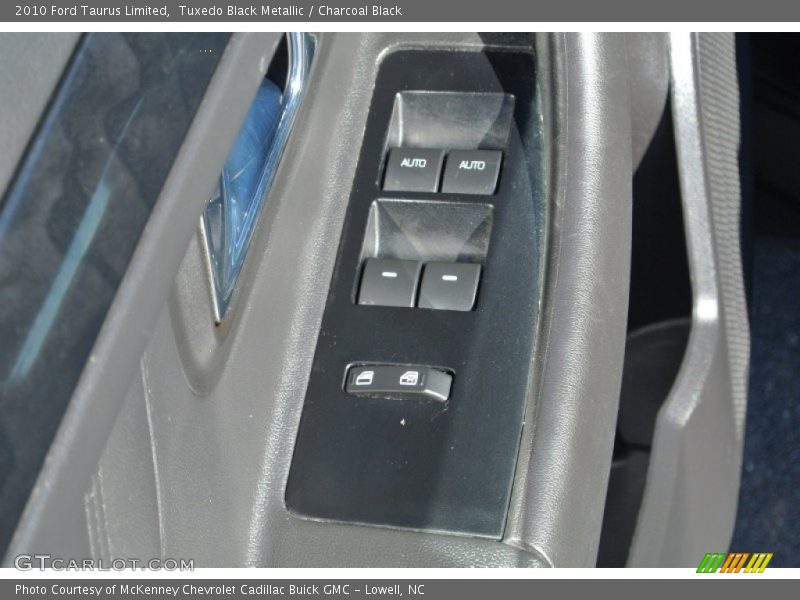 Tuxedo Black Metallic / Charcoal Black 2010 Ford Taurus Limited