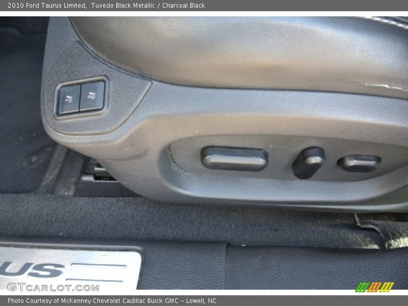 Tuxedo Black Metallic / Charcoal Black 2010 Ford Taurus Limited