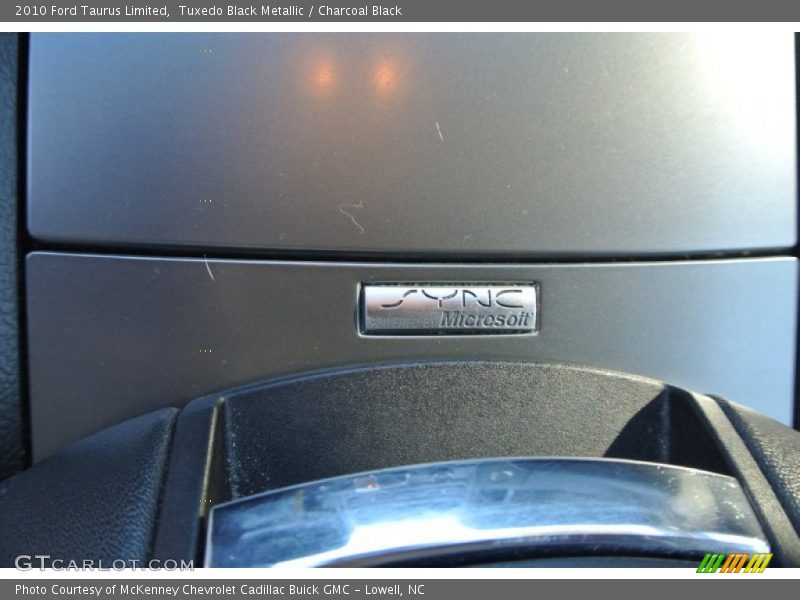 Tuxedo Black Metallic / Charcoal Black 2010 Ford Taurus Limited