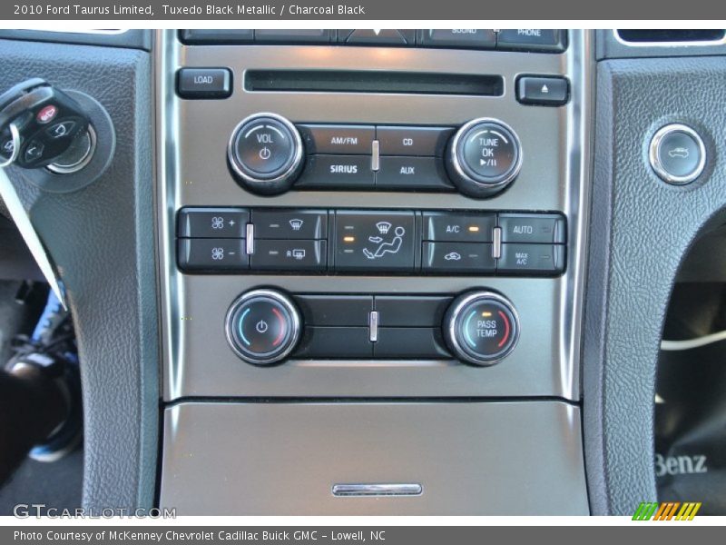 Tuxedo Black Metallic / Charcoal Black 2010 Ford Taurus Limited