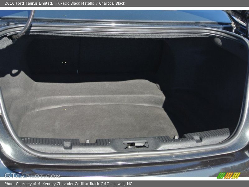 Tuxedo Black Metallic / Charcoal Black 2010 Ford Taurus Limited