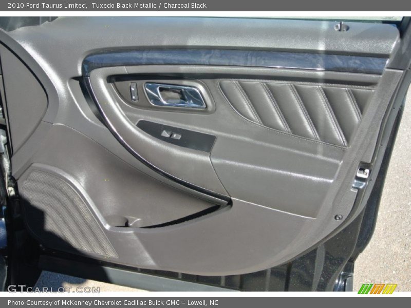 Tuxedo Black Metallic / Charcoal Black 2010 Ford Taurus Limited