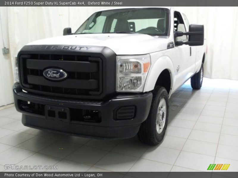 Front 3/4 View of 2014 F250 Super Duty XL SuperCab 4x4