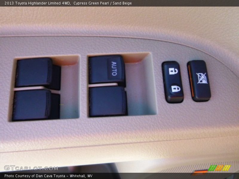 Cypress Green Pearl / Sand Beige 2013 Toyota Highlander Limited 4WD