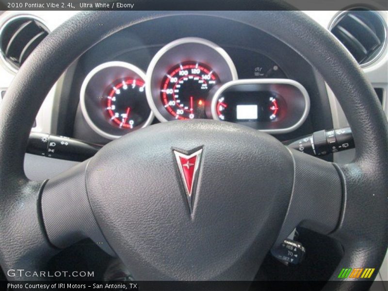 Ultra White / Ebony 2010 Pontiac Vibe 2.4L
