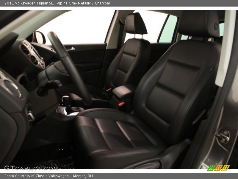 Alpine Gray Metallic / Charcoal 2011 Volkswagen Tiguan SE