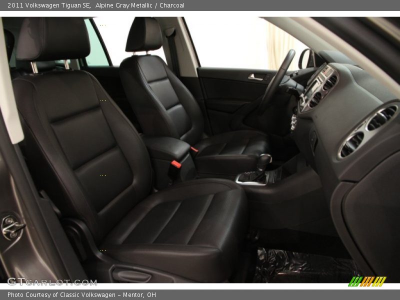 Alpine Gray Metallic / Charcoal 2011 Volkswagen Tiguan SE