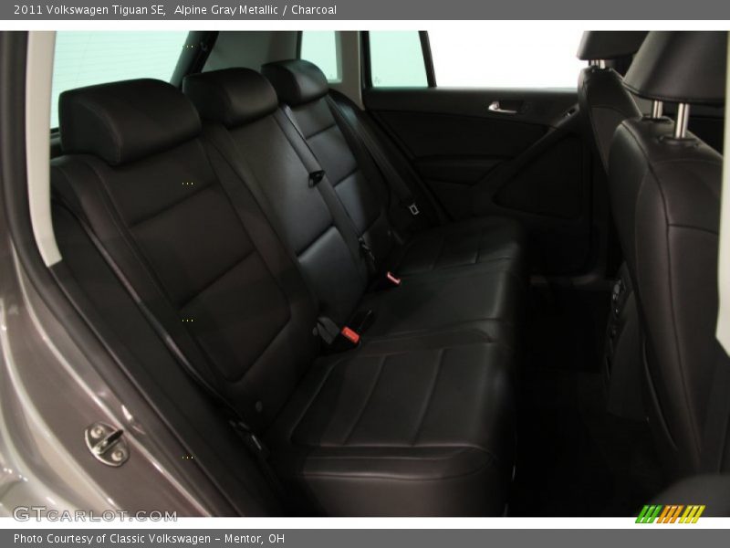Alpine Gray Metallic / Charcoal 2011 Volkswagen Tiguan SE