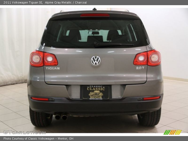 Alpine Gray Metallic / Charcoal 2011 Volkswagen Tiguan SE