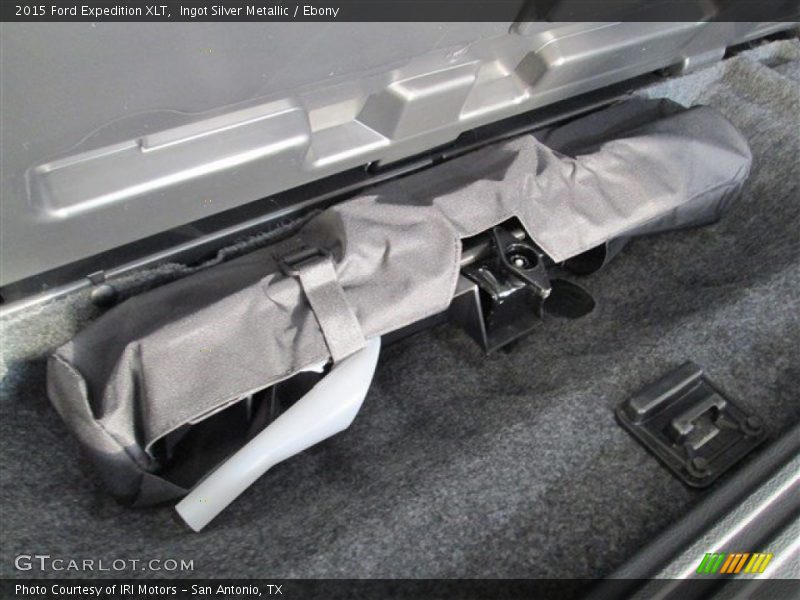 Ingot Silver Metallic / Ebony 2015 Ford Expedition XLT