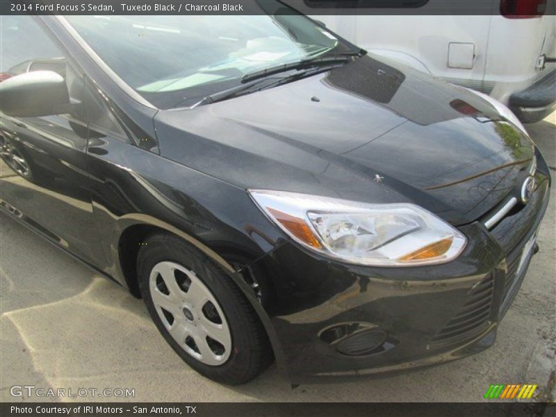 Tuxedo Black / Charcoal Black 2014 Ford Focus S Sedan